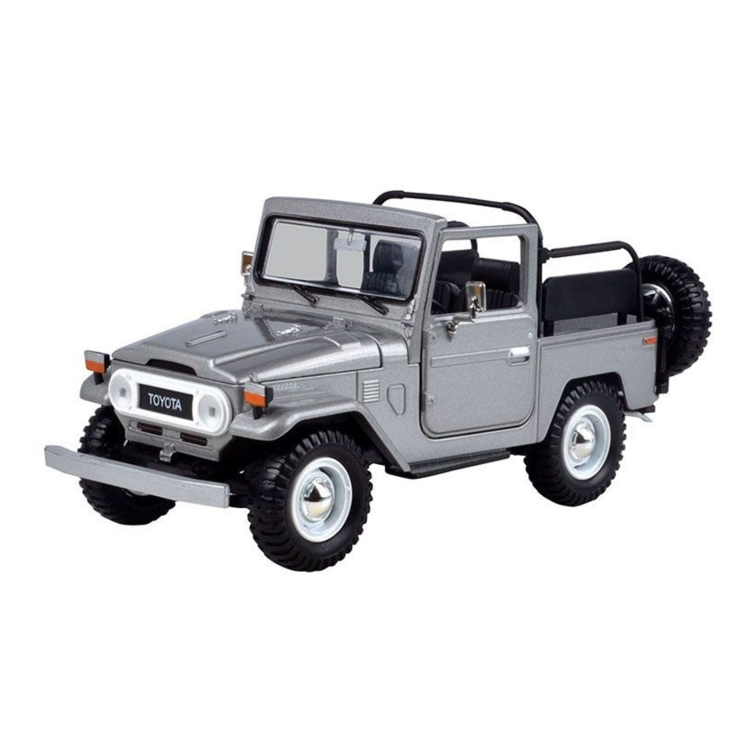 Motormax 1:24 Toyota FJ40 Platinum Collection Silver