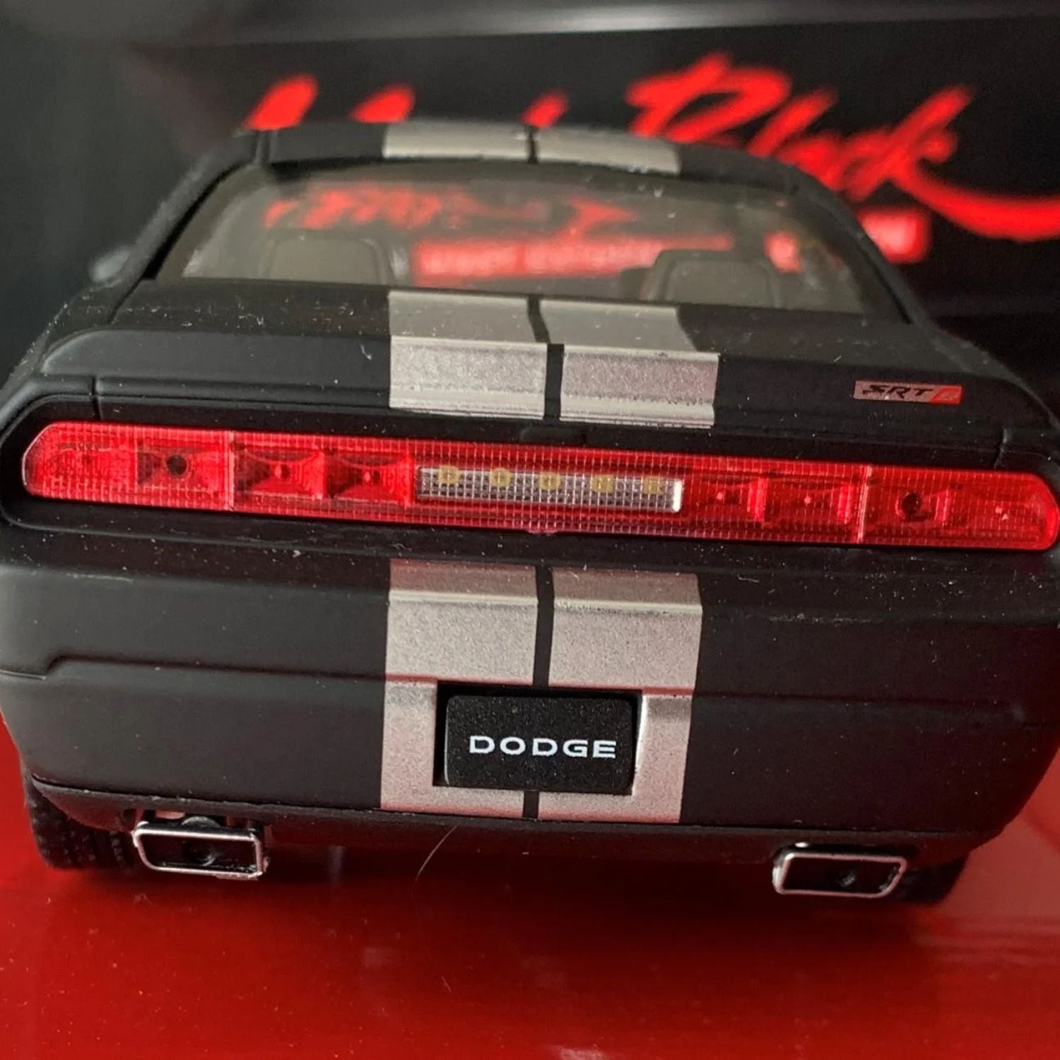 Welly 2012 Dodge Challenger SRT Matt Black Scale 1:24