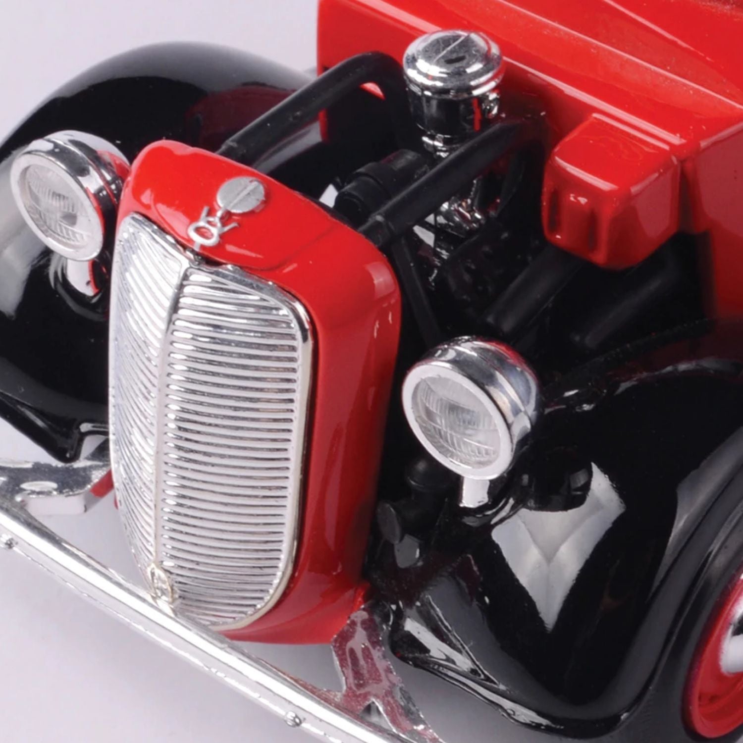 Motormax Ford Pickup Red 1937 1:24 Scale Diecast Car